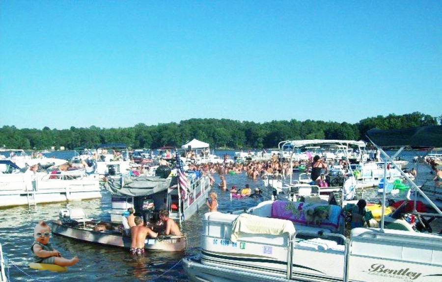 The Sandbars on Lake Greenwood offer year around entertainment. 